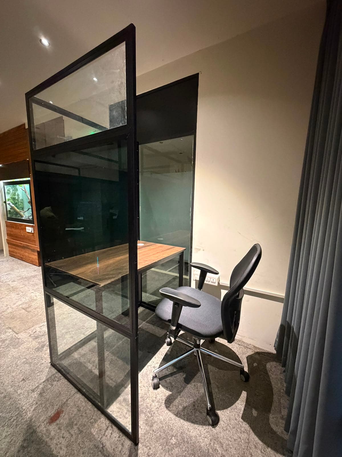Hot Desk